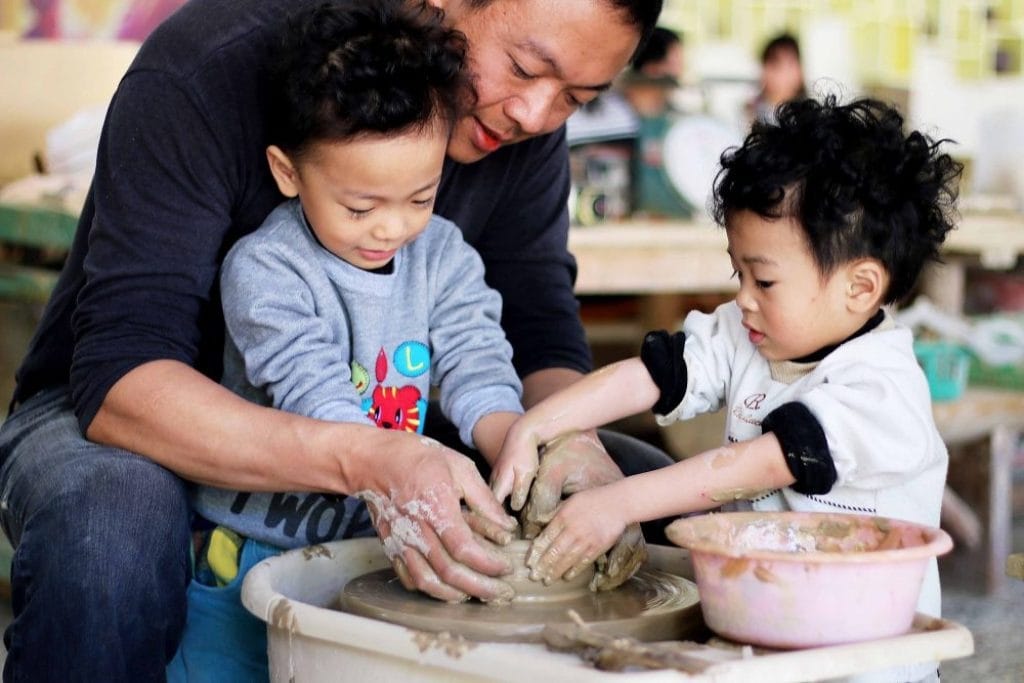 親手窯DIY陶藝園區，不論大人小孩都適合體驗陶藝DIY的樂趣