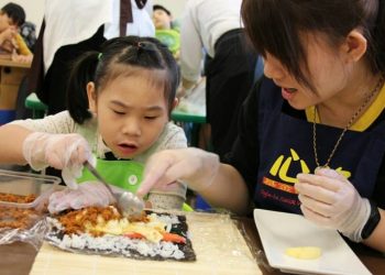 「吃飽就沒有過不去的坎」五星義廚用料理擺渡貧弱孩童與長者│志願者