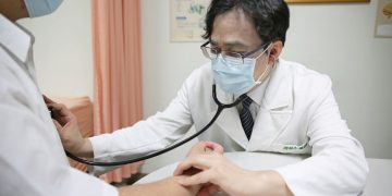 胸痛、胸悶、冒冷汗應及時就醫　五大心肌梗塞急警訊別輕忽