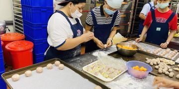 二次公益偏鄉送愛 蘭智憨兒月餅捐贈花東弱勢家庭