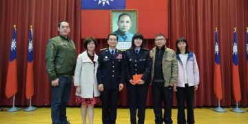 海巡東沙媽媽升級！元旦晉任暨授勳典禮 眾寶眷觀禮溫馨榮耀