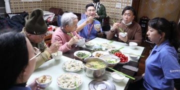 老老家庭享用溫馨團圓飯 伊甸「愛圍爐」吃暖心更暖