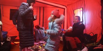 烏克蘭難民超過200萬 羅馬尼亞邊界嚴寒擁擠 世界展望會持續回應救援需求