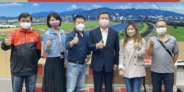 內科協會廖理事長捐1000隻快塞試劑 與企業合力抗疫