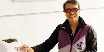 下一站：絢麗新生命，桃園大眾捷運站內隱身佇立的身影