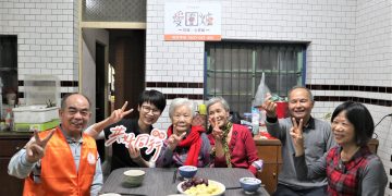 有愛有料好滋味 伊甸「愛．圍爐」伴94歲阿嬤做伙呷(真)熱鬧
