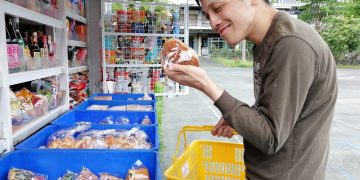伊甸宜蘭教養院重度智能障礙住民 變身購物達人快樂過新年