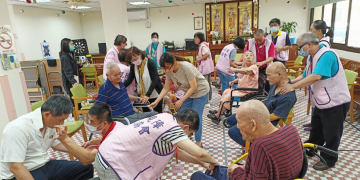 盲人互助行善團重陽節送暖 衛福部北區老人之家