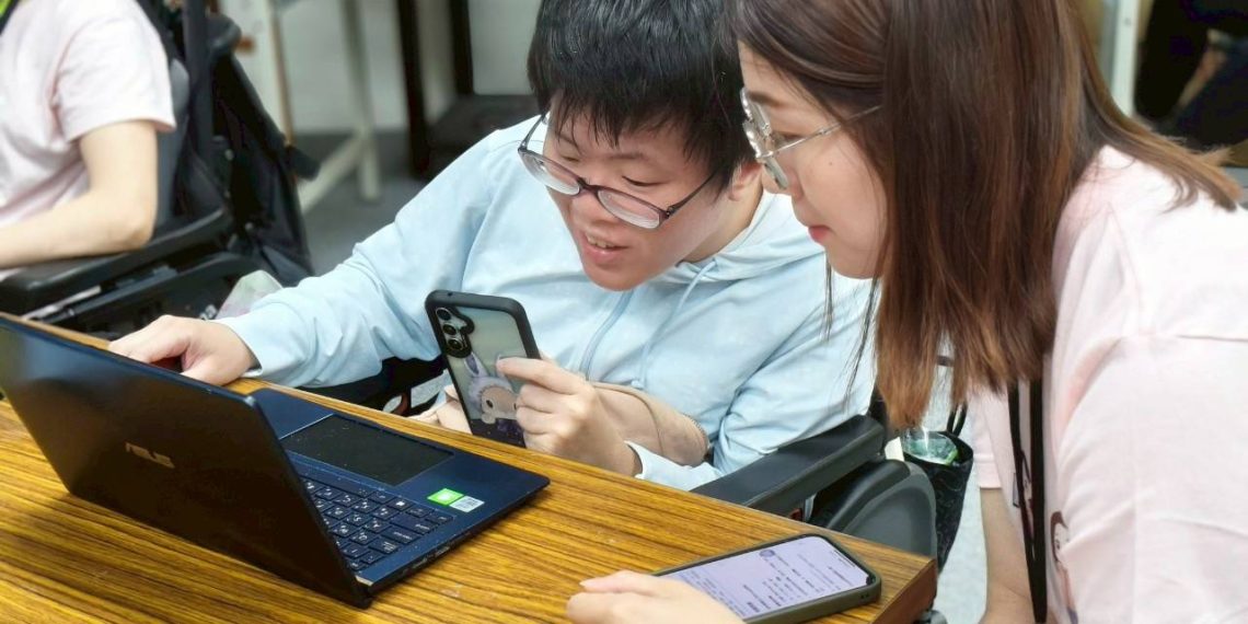 桃園企業鼓勵員工社會參與　化身AI志工輔導身障青年