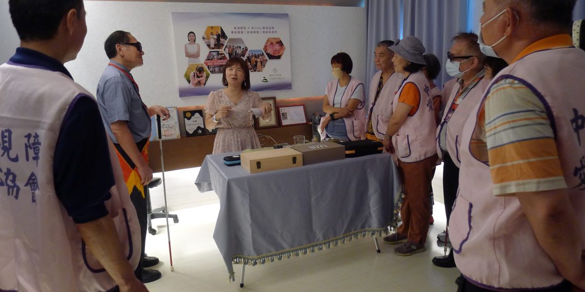 盲人互助行善團端午送暖　視障按摩師行善回饋社會