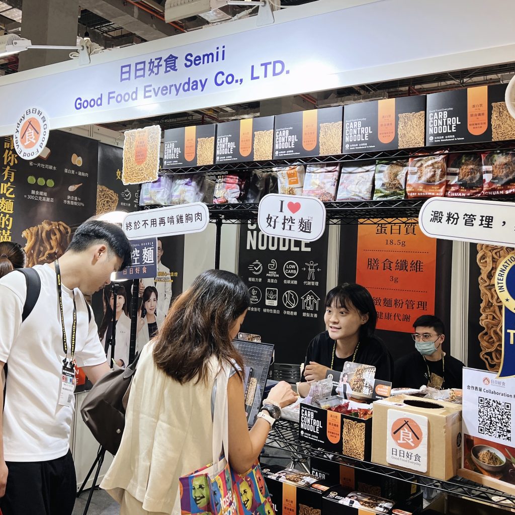 日日好食於2025台北國際食品展設展，主打高蛋白主食