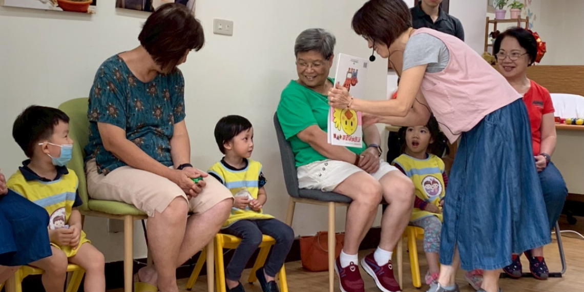 科技長幼共讀健康計畫：閱讀處方與跨世代的對話