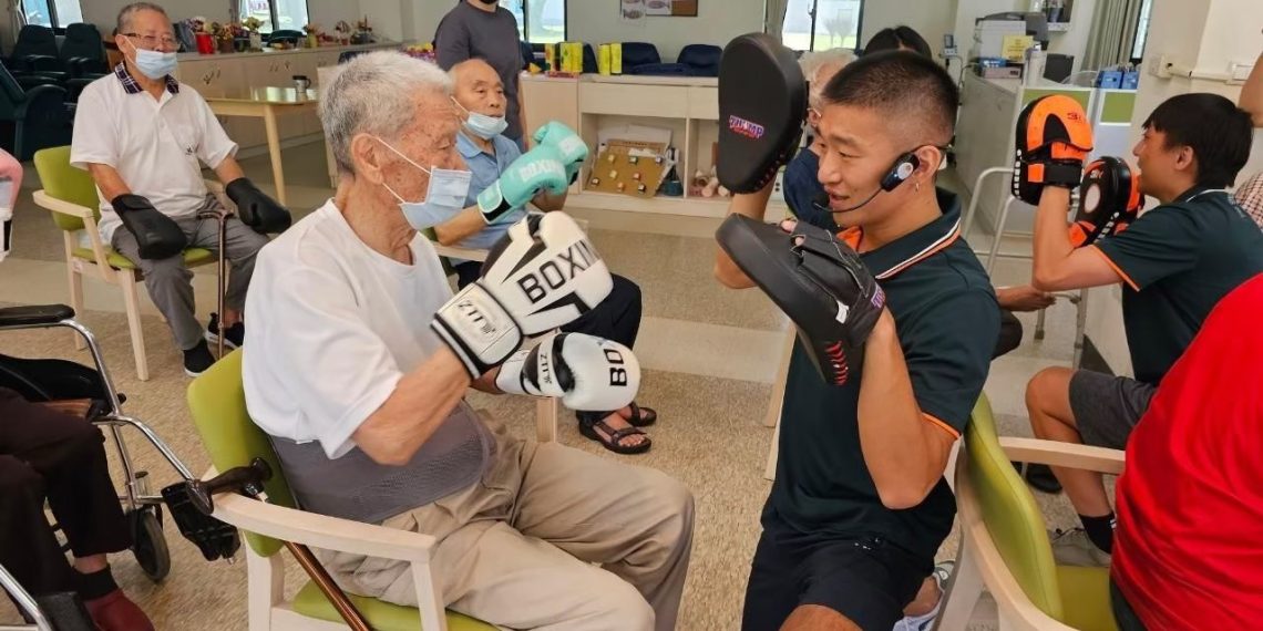 樂齡運動教練林昱廷，陪長輩找回身體力量與行動自由