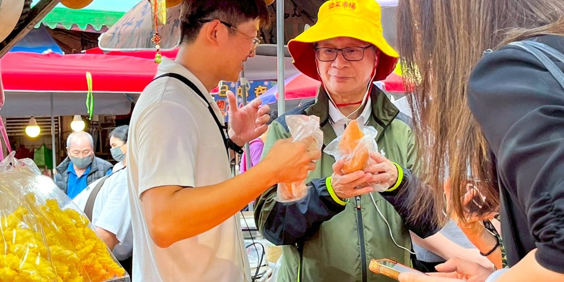 青銀世代共築日常 聲光傳承市場百年技藝